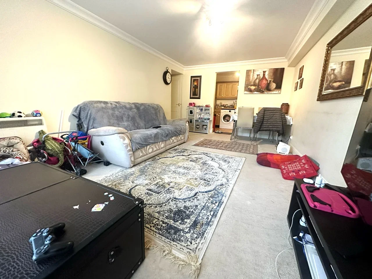 Flat Lansdowne Road in Greater London