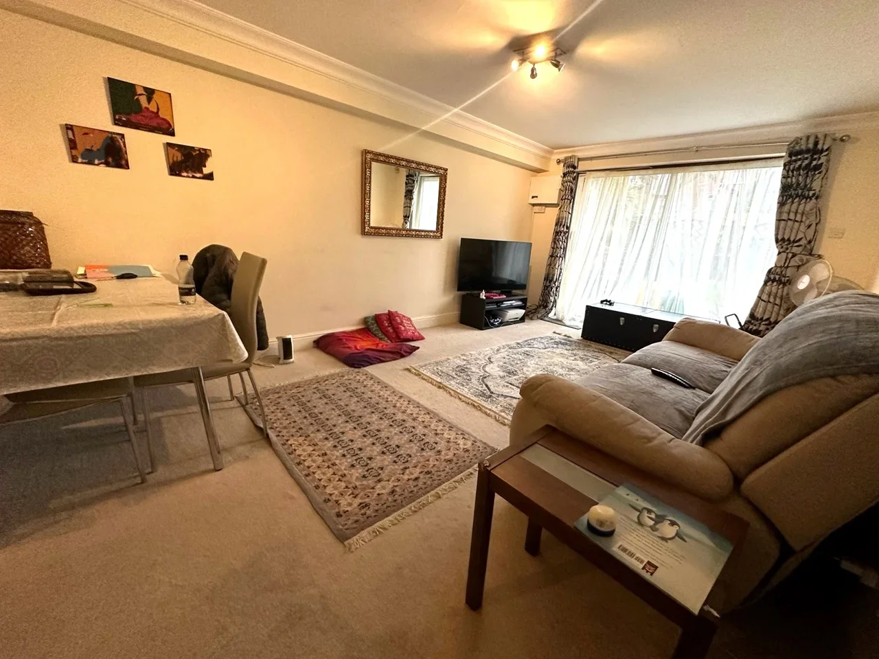 Flat Lansdowne Road in Greater London