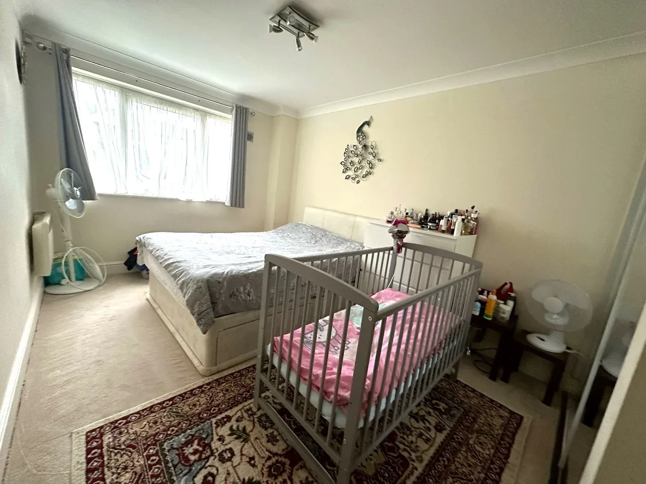 Flat Lansdowne Road in Greater London