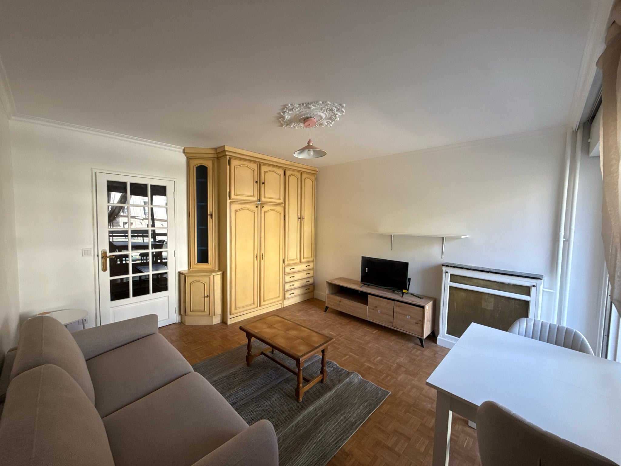 Flat Rue de Belleville in Paris