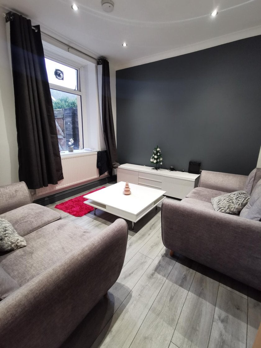 Room Rodney Street in Swansea