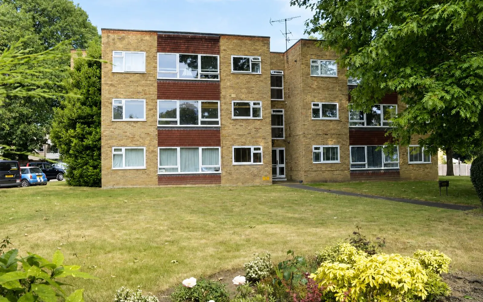 Flat St George’s Avenue in Elmbridge