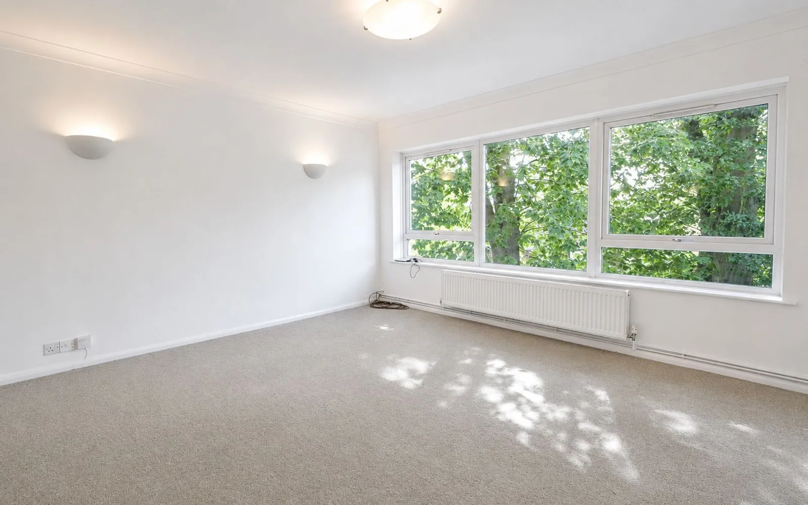 Flat St George’s Avenue in Elmbridge