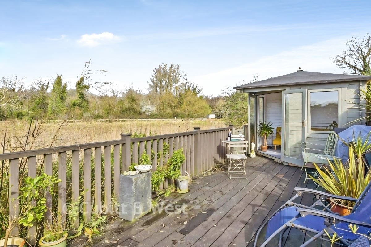 House Maude Close in Folkestone and Hythe District
