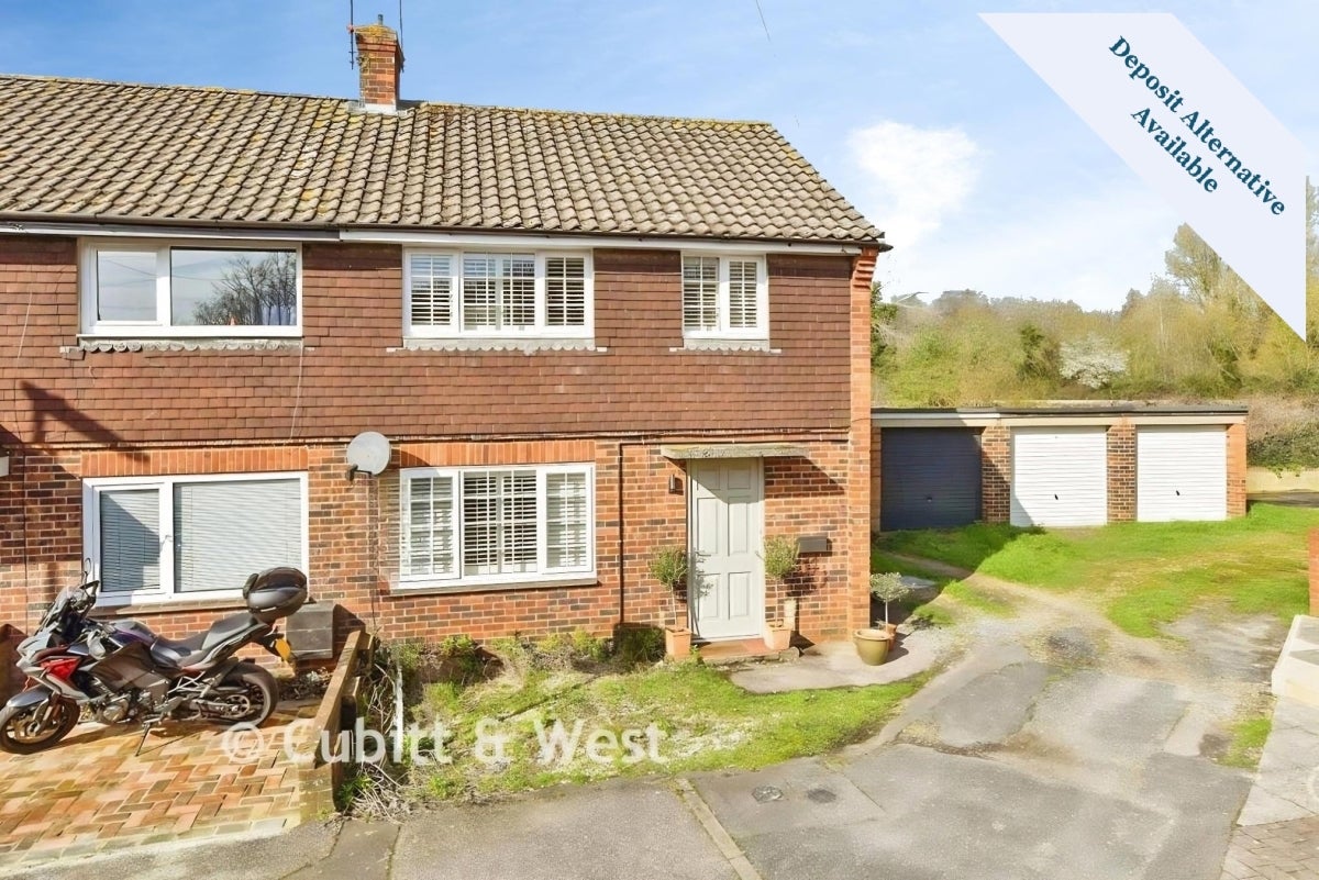 House Maude Close in Folkestone and Hythe District