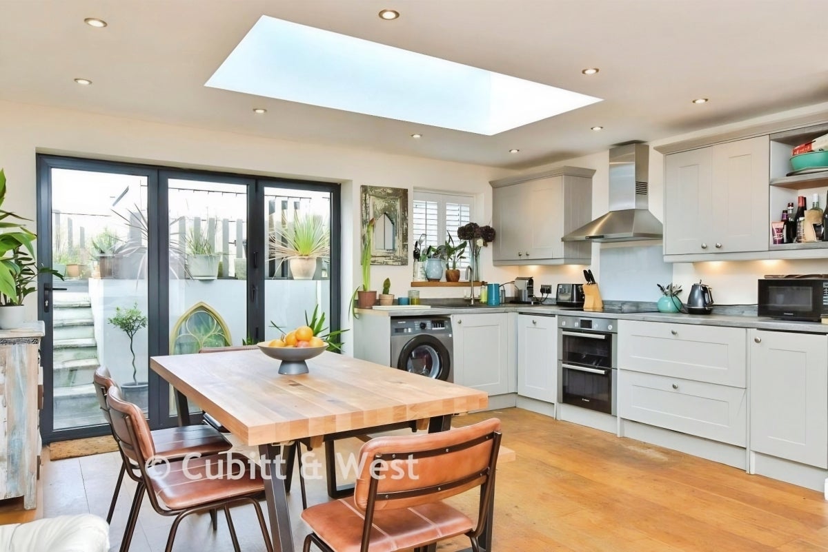 House Maude Close in Folkestone and Hythe District