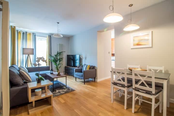 Flat Holyrood Road in City of Edinburgh
