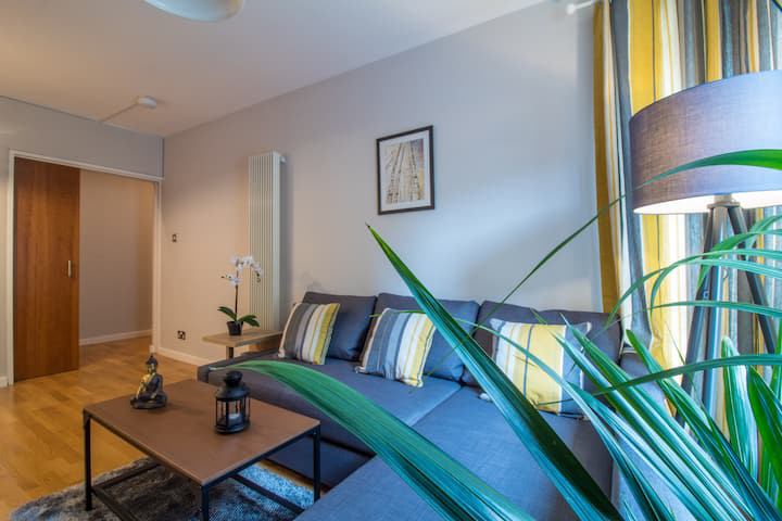 Flat Holyrood Road in City of Edinburgh
