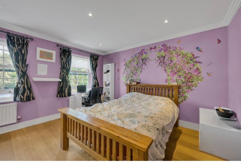 Room Dickens Drive in Greater London