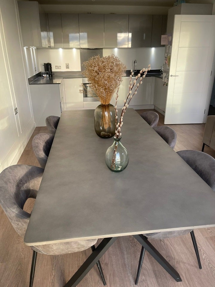 Flat Northgate Road in Greater London