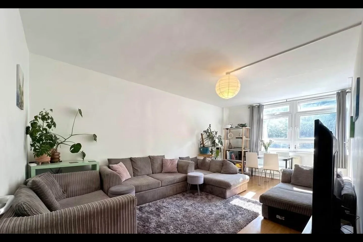 Room Collingwood Street in Greater London