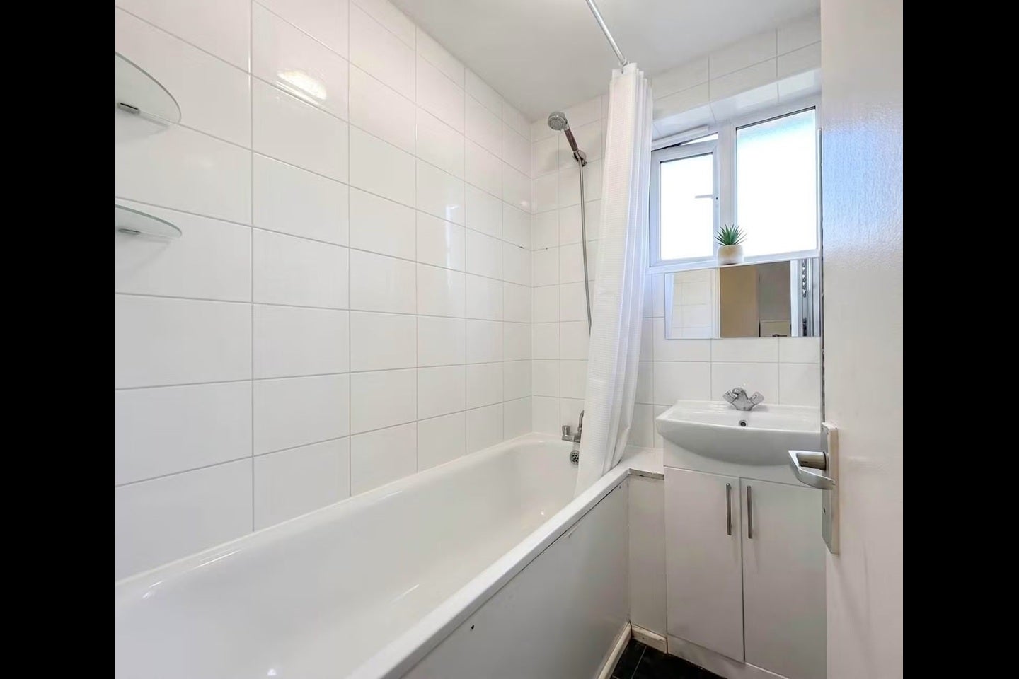 Room Collingwood Street in Greater London