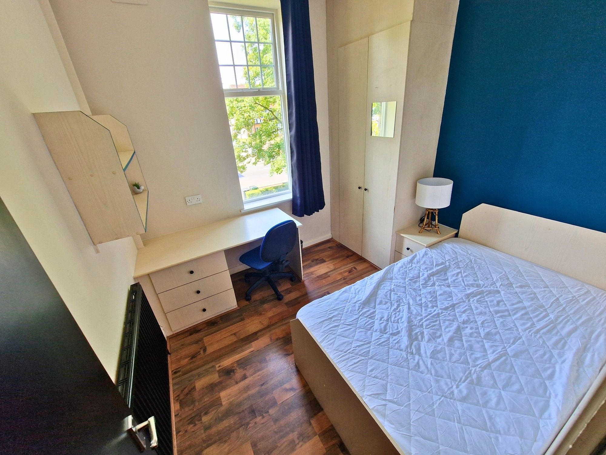 Room Otley Road in Leeds