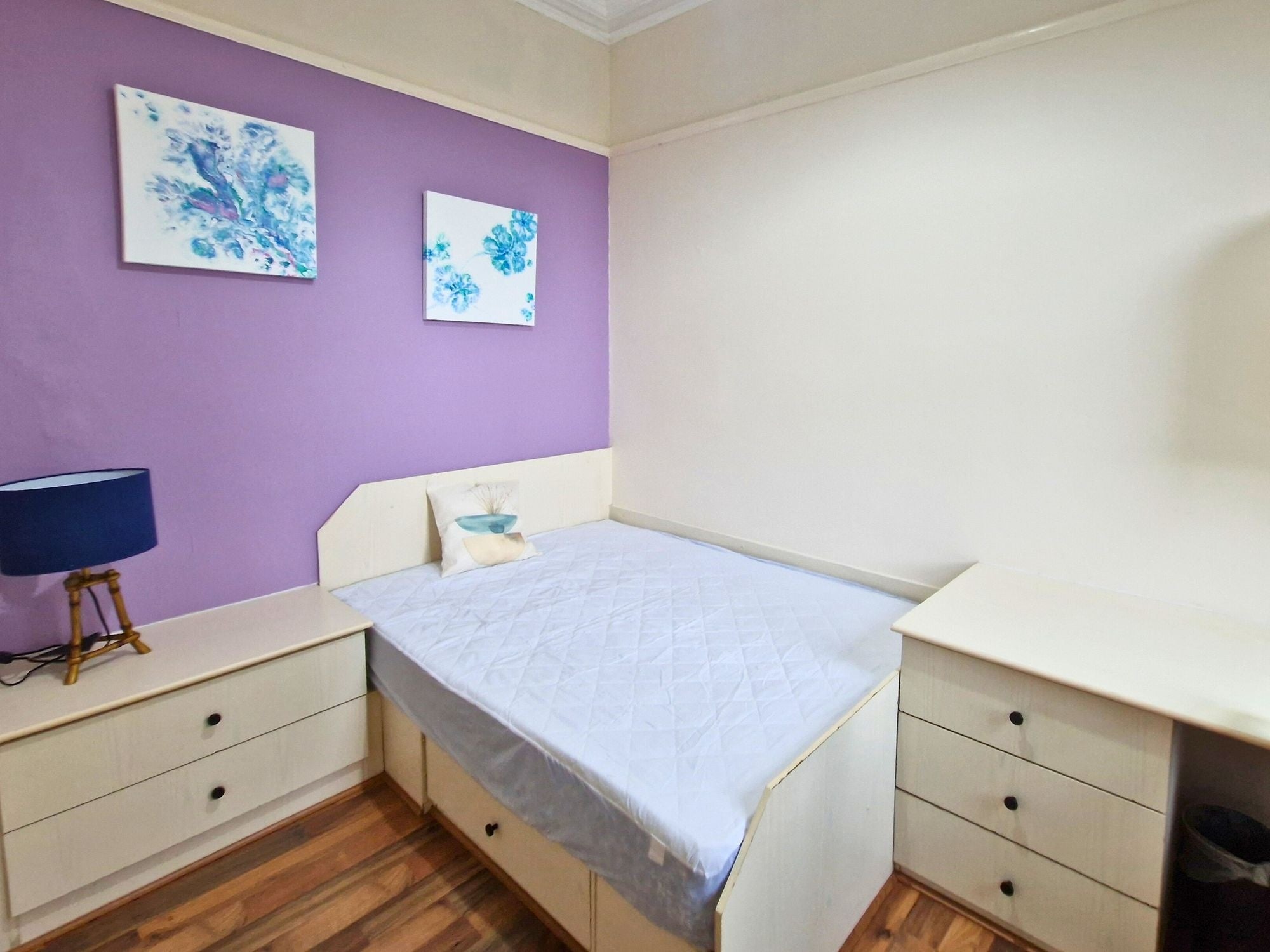 Room Otley Road in Leeds