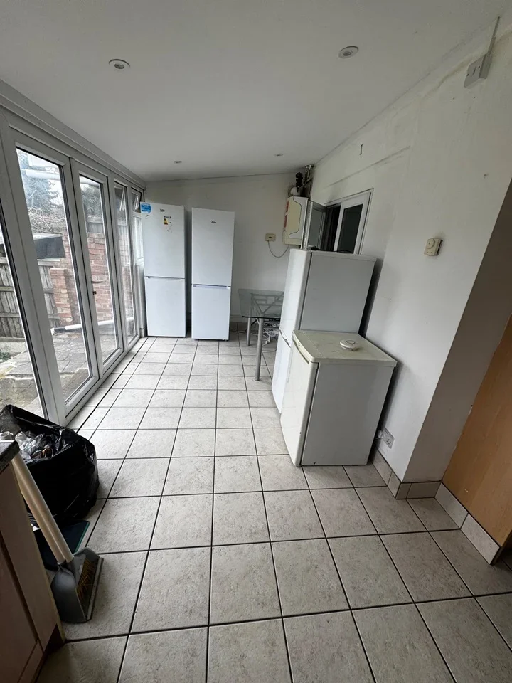 Room Eastern Avenue East in Greater London