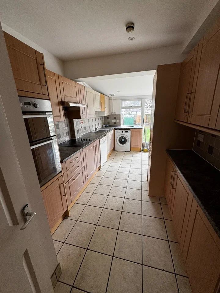 Room Eastern Avenue East in Greater London