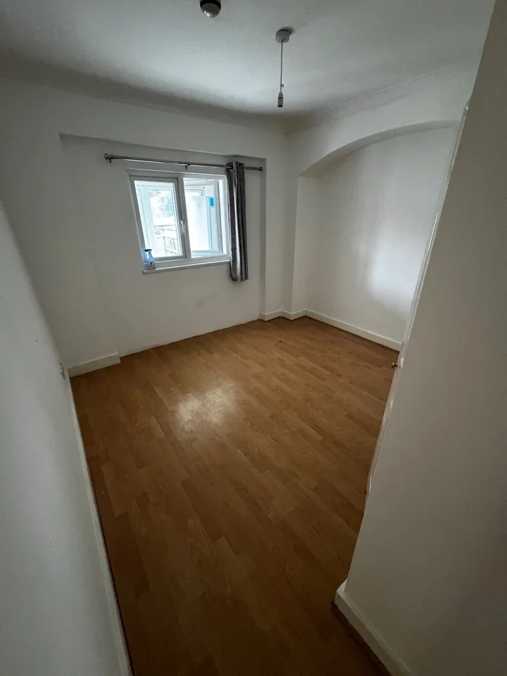 Room Eastern Avenue East in Greater London