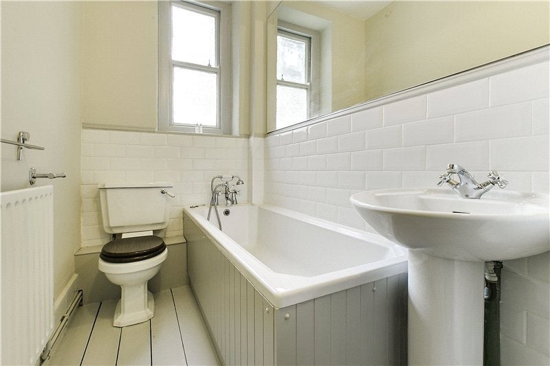 Flat Colehill Lane in Greater London