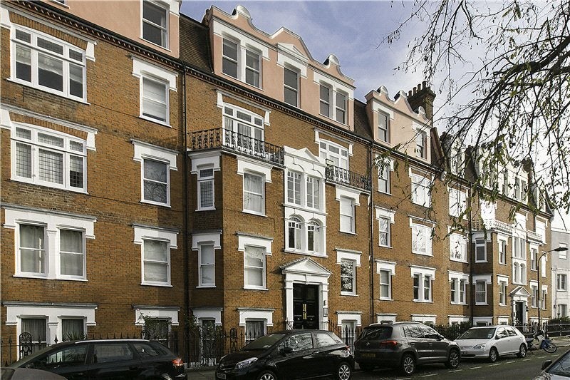 Flat Colehill Lane in Greater London