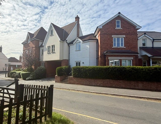 Flat Hopping Jacks Lane in Chelmsford