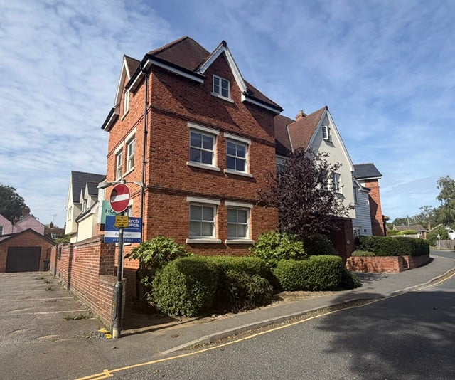 Flat Hopping Jacks Lane in Chelmsford