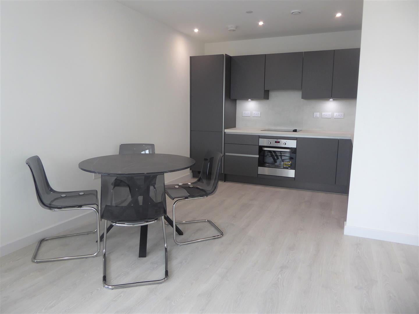 Flat Prince Regent Road in Greater London