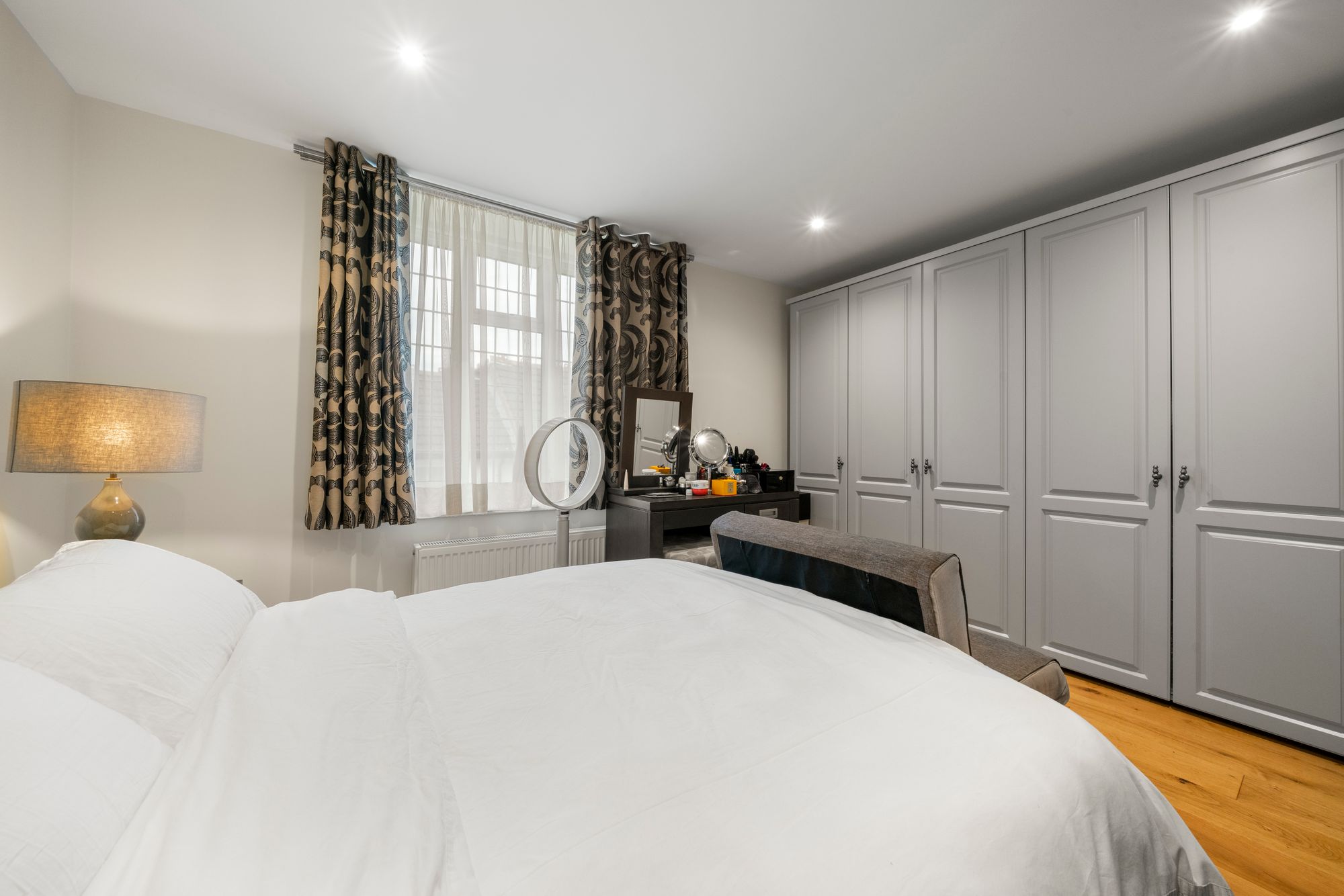 Flat Lammas Lane in Elmbridge