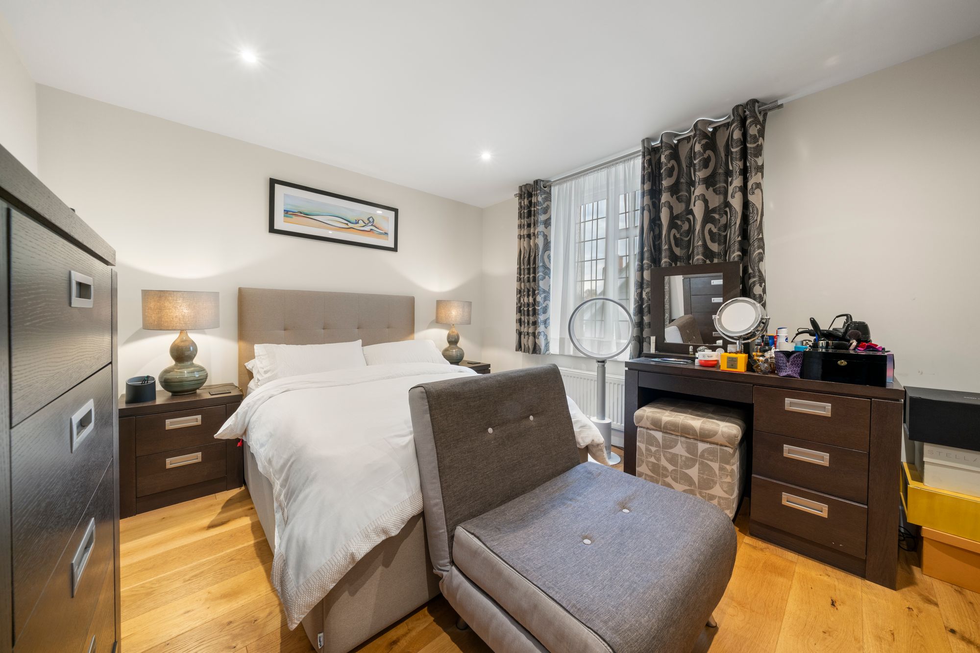 Flat Lammas Lane in Elmbridge