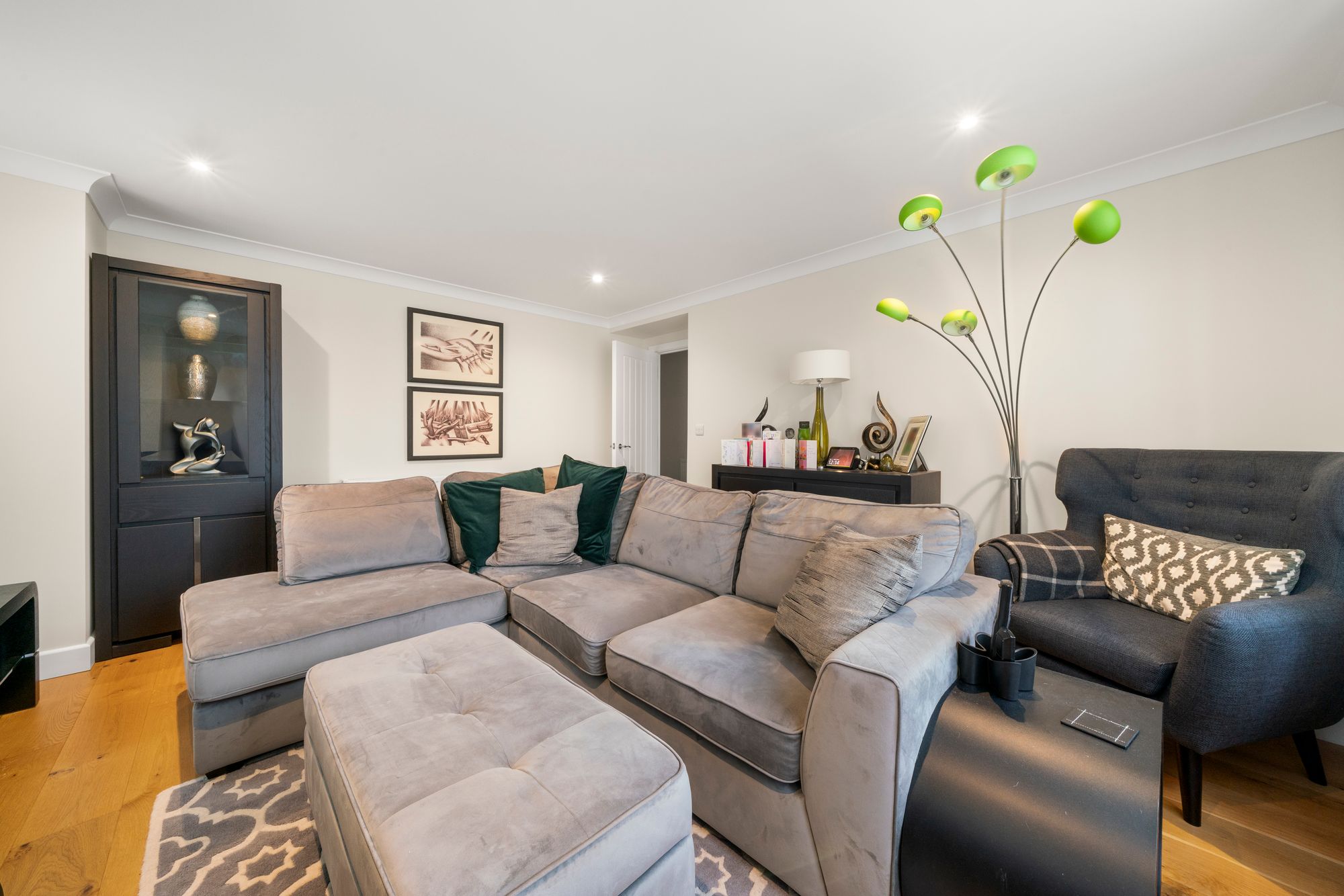 Flat Lammas Lane in Elmbridge