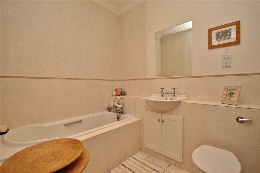 Flat Upper Edgeborough Road in Guildford