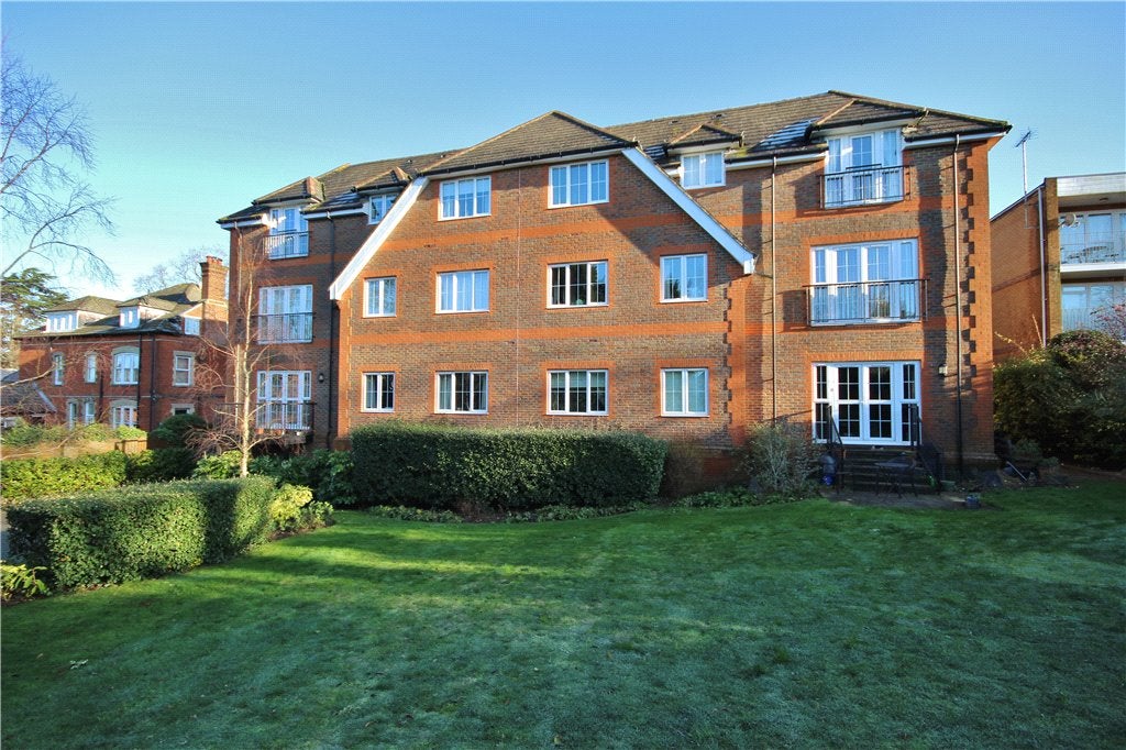 Flat Upper Edgeborough Road in Guildford