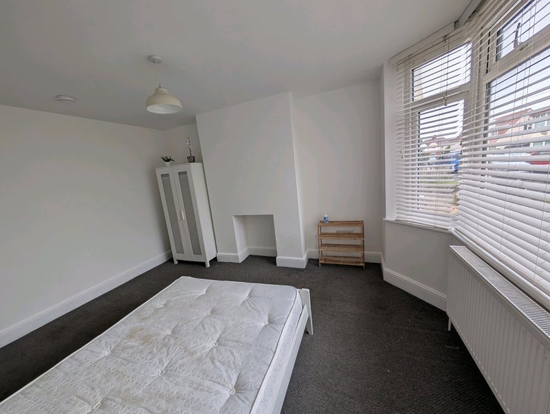 Room Felstead Road in Bristol