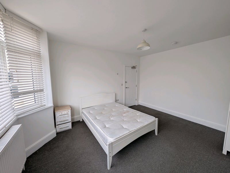 Room Felstead Road in Bristol
