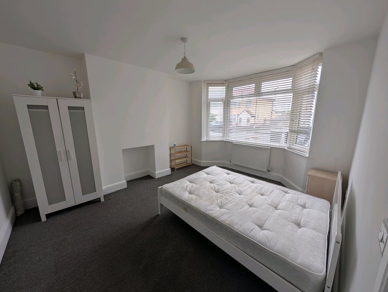 Room Felstead Road in Bristol