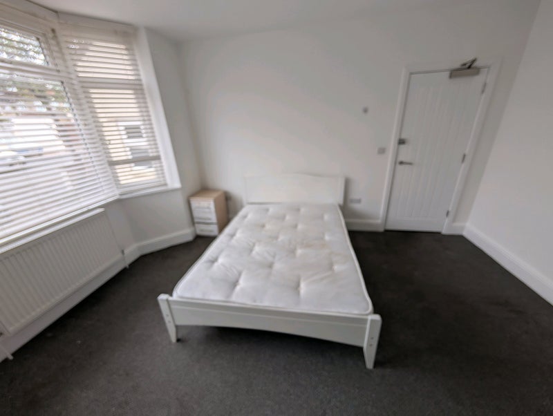 Room Felstead Road in Bristol