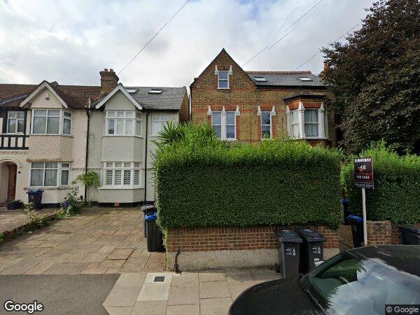 Flat Robinson Road in Greater London