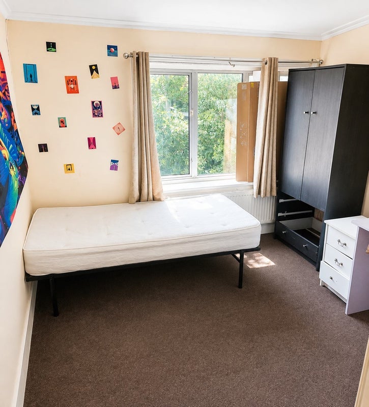 Room Acacia Road in Greater London