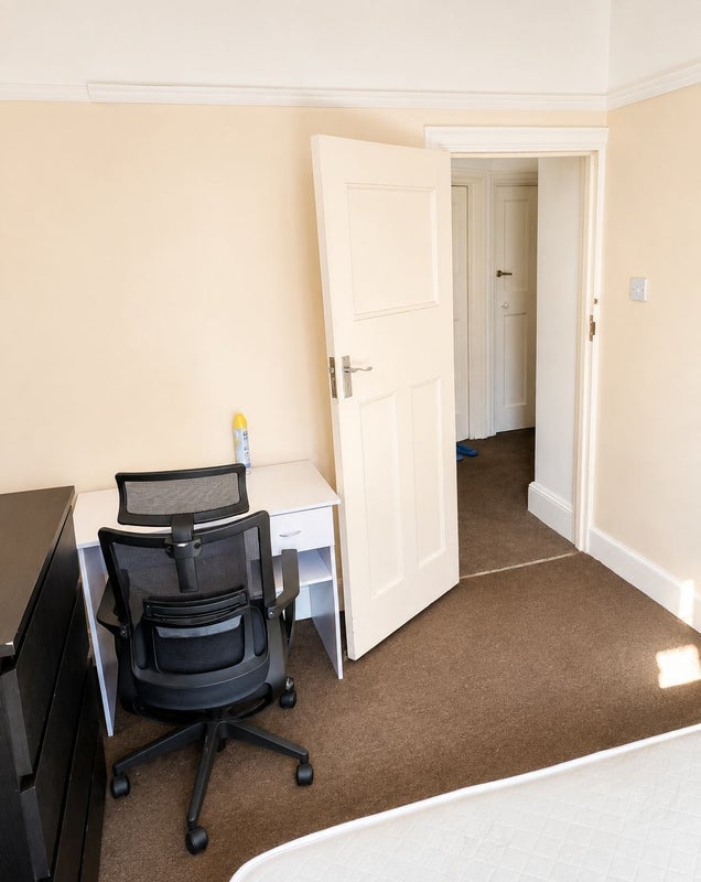 Room Acacia Road in Greater London