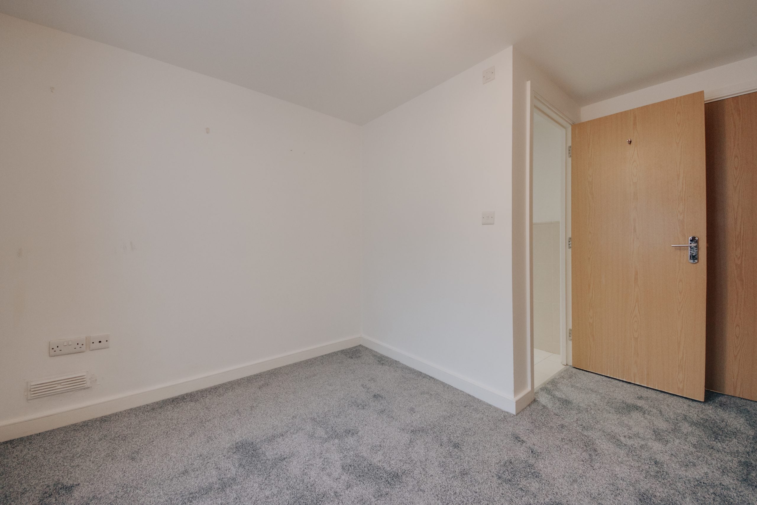 Flat Highfield Road in Hertsmere