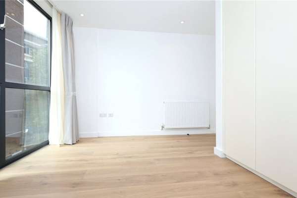 Flat Weston Street in Greater London