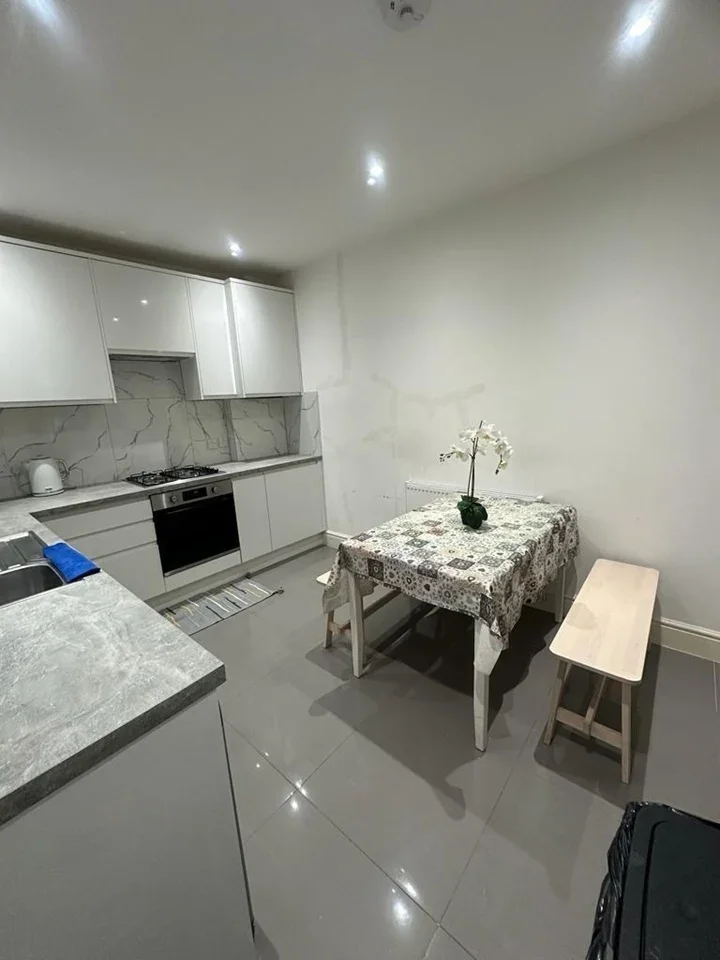 Room Morrison Avenue in Greater London
