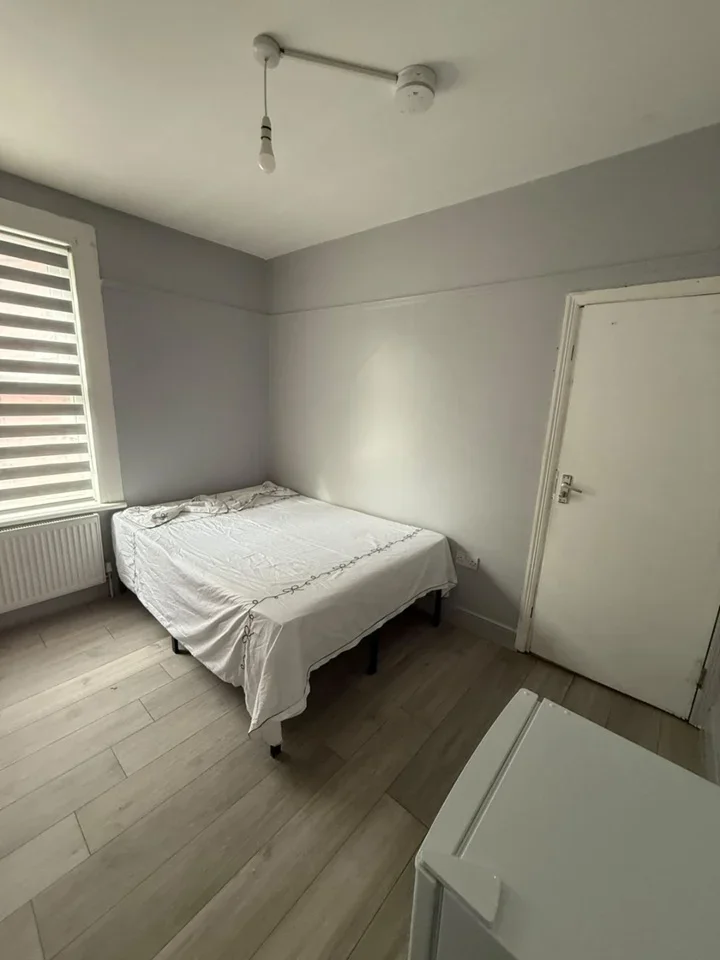 Room Morrison Avenue in Greater London