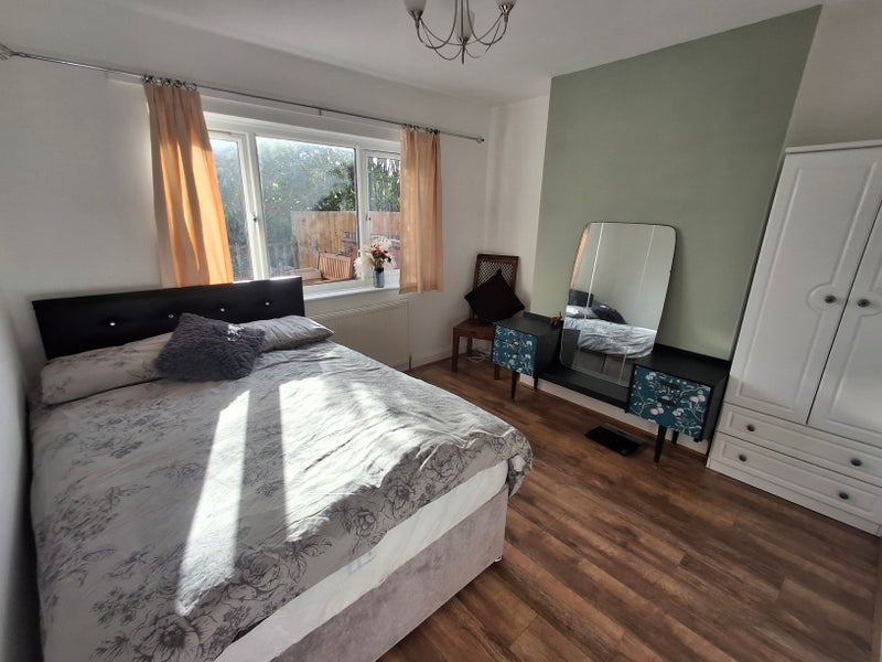 Room Graham Road in Dudley