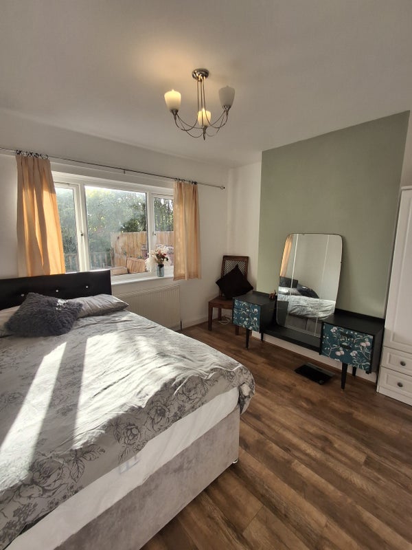 Room Graham Road in Dudley