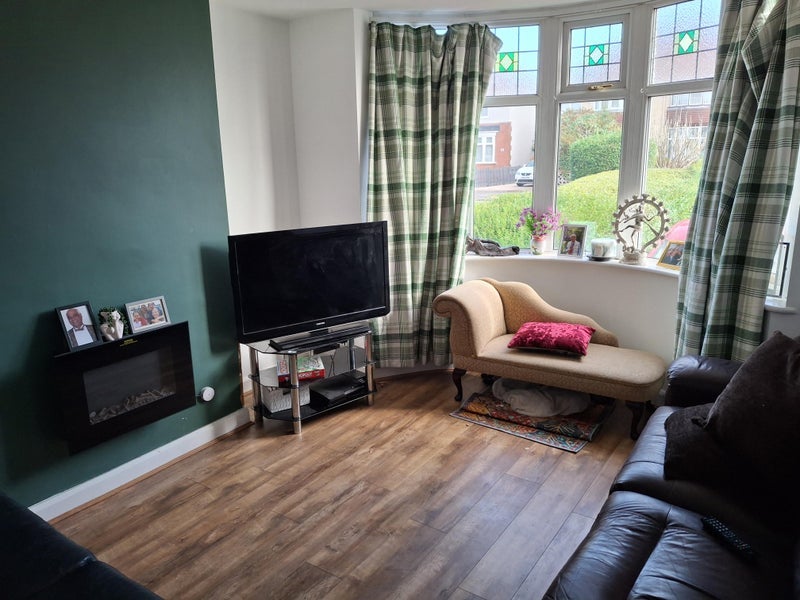 Room Graham Road in Dudley
