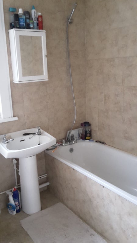 Room Lynton Road in Greater London