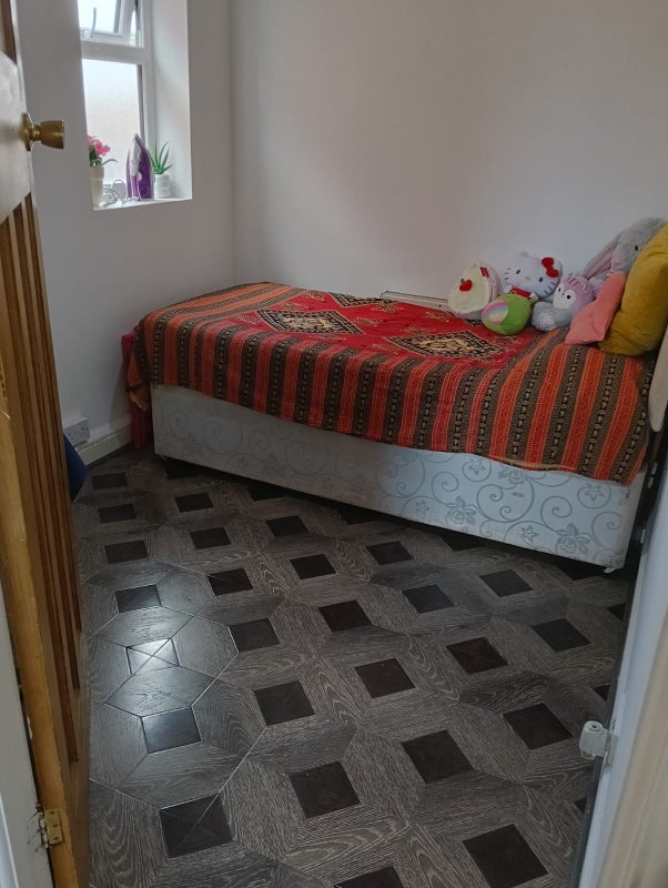 Room Burnage Lane in Manchester