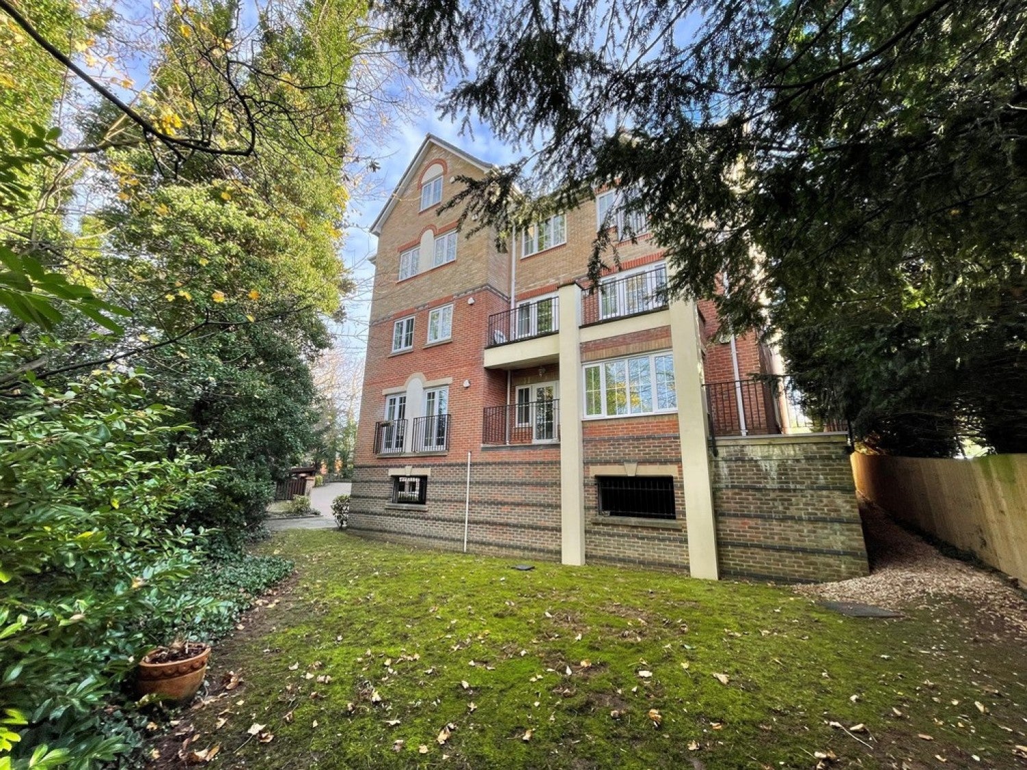 Flat Bounty Road in Basingstoke and Deane