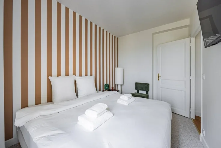 Flat Rue de Bassano in Paris