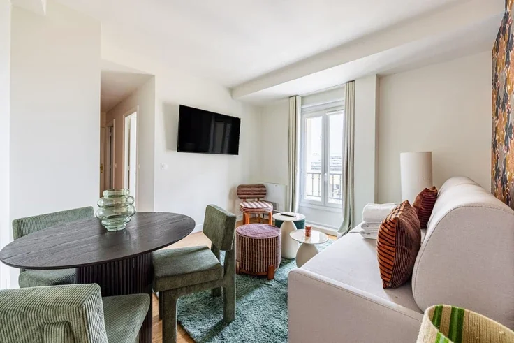 Flat Rue de Bassano in Paris